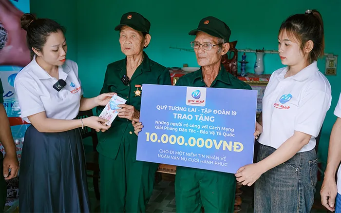 Hỗ trợ qua Hotline