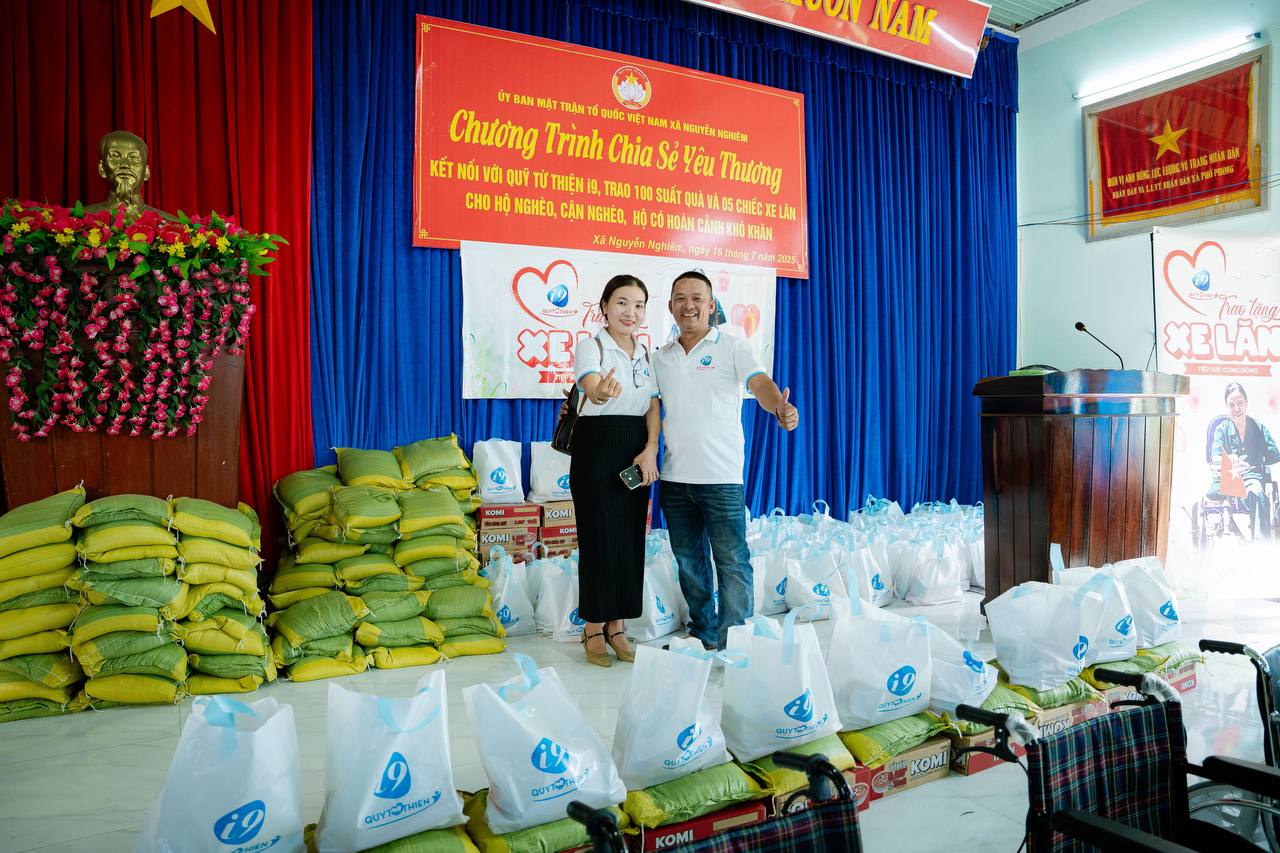 Hỗ trợ qua mạng xã hội